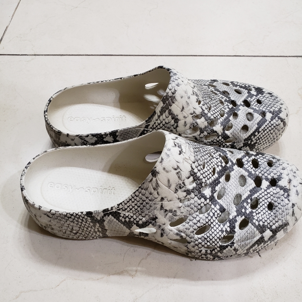 Easy Spirit clogs